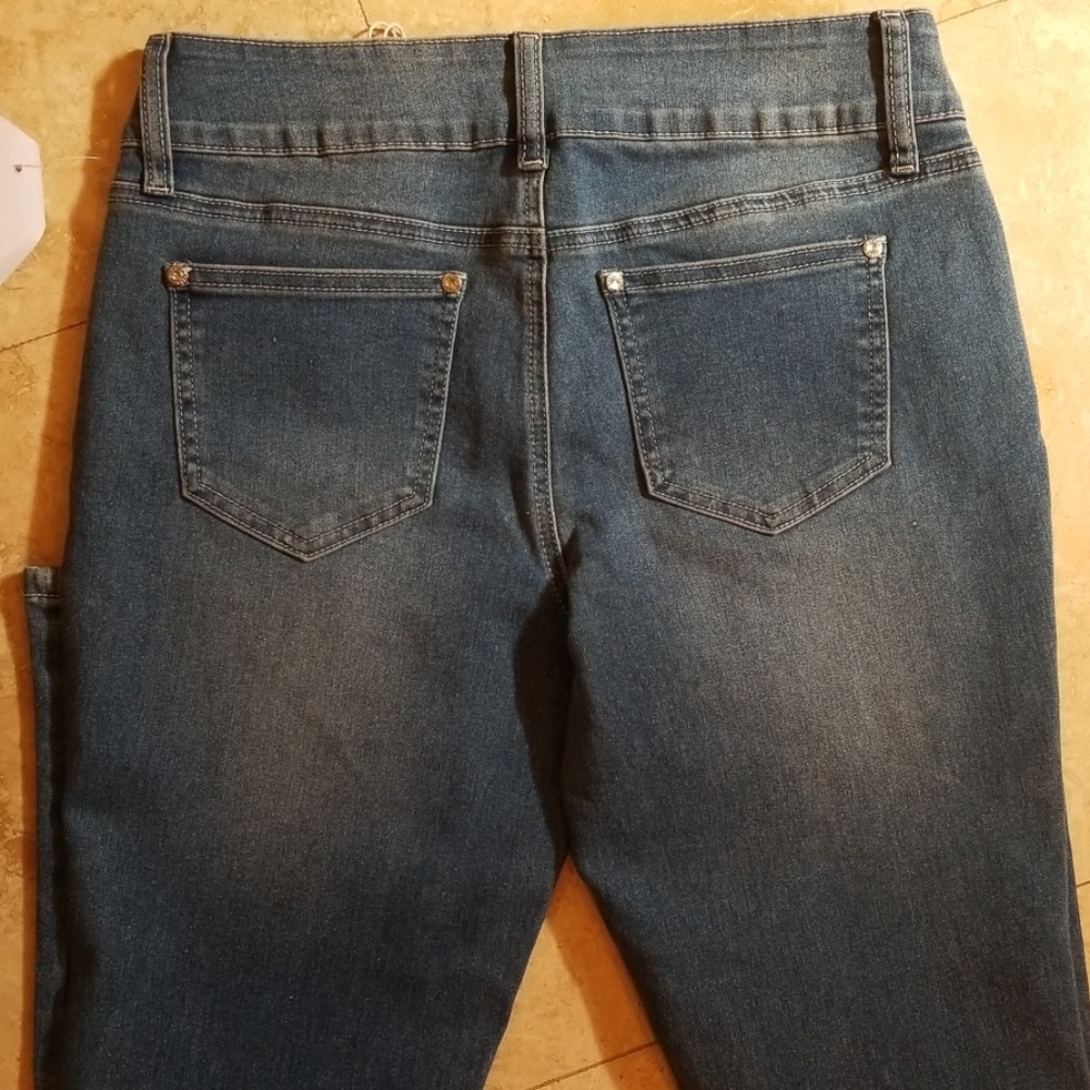 Pearl form fitting blue Jean's - Picture 7 of 8